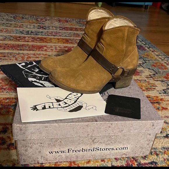 Size 8 Freebird Spirit boots - Picture 1 of 5